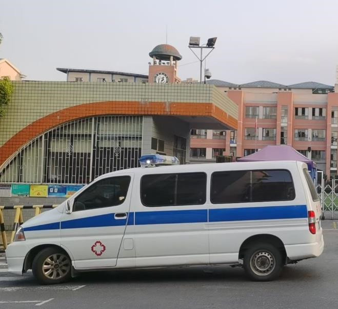 镇远救护车出租护送骨折病人一公里多少钱